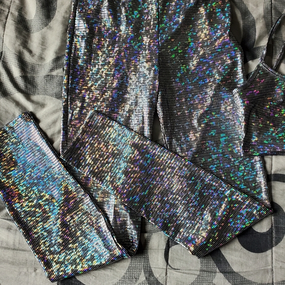 Fashion Nova holographic pant set - Picture 3 of 5
